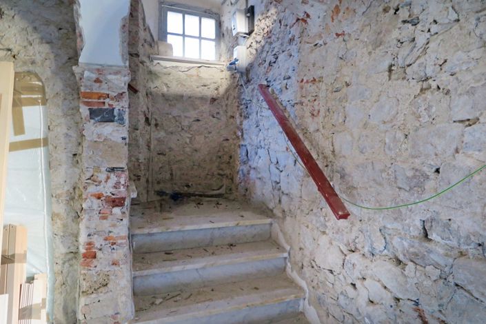 Image No.6-6 Bed Property for sale