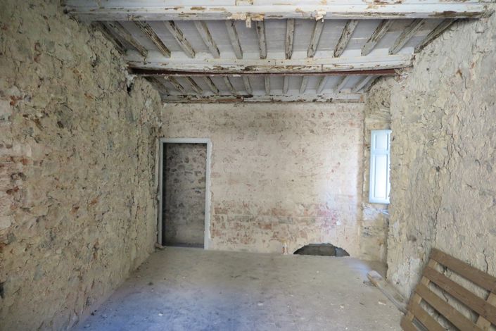 Image No.7-6 Bed Property for sale