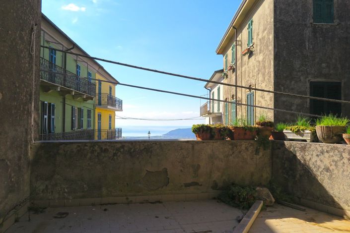 Image No.9-6 Bed Property for sale