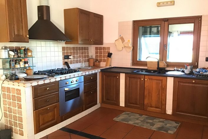 Image No.10-3 Bed Property for sale