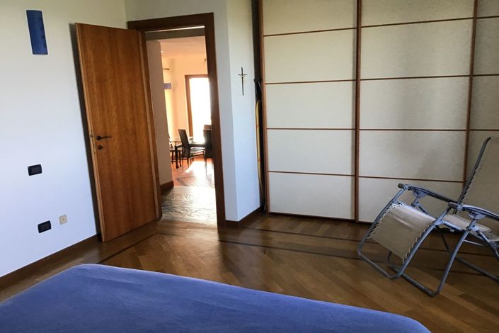 Image No.17-3 Bed Property for sale