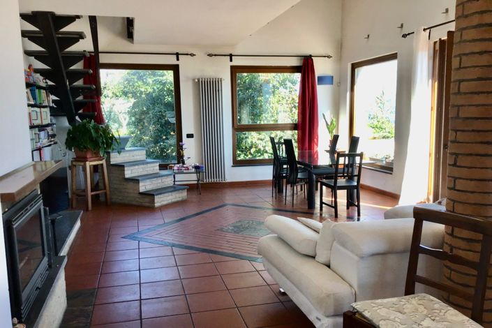 Image No.8-3 Bed Property for sale