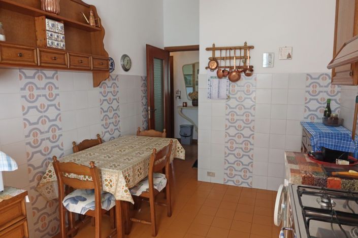 Image No.15-4 Bed Property for sale