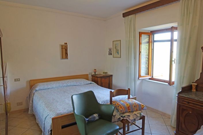 Image No.20-4 Bed Property for sale