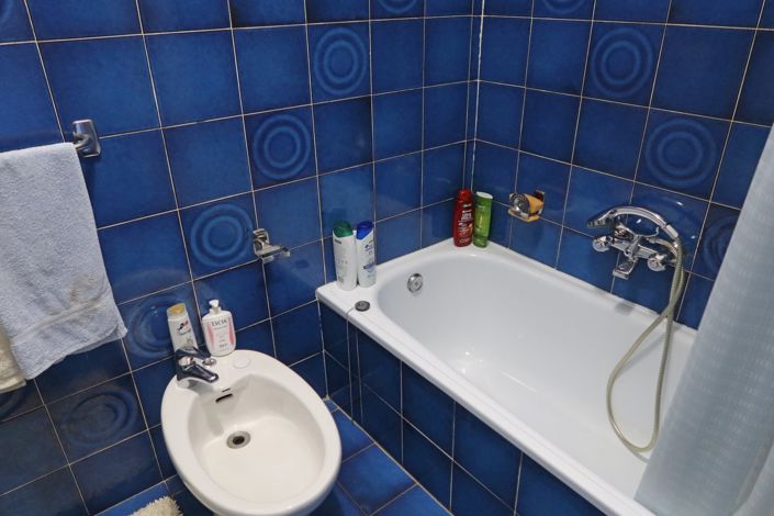 Image No.28-4 Bed Property for sale