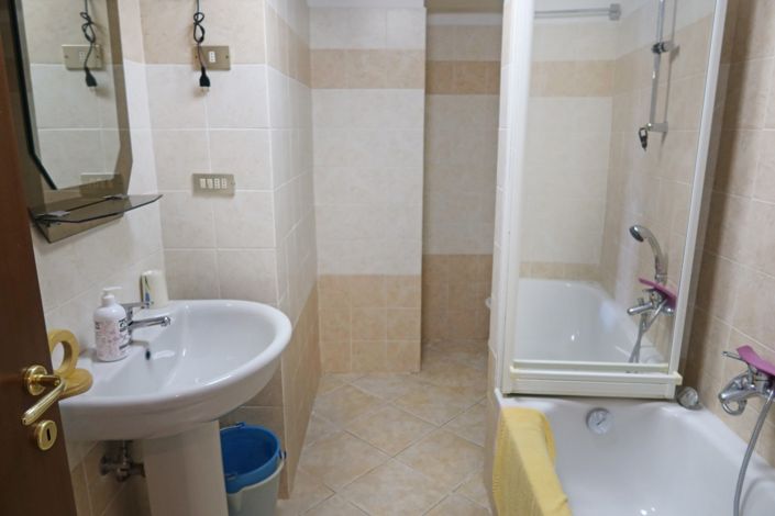 Image No.9-4 Bed Property for sale