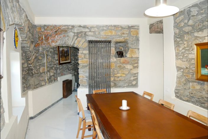 Image No.13-5 Bed Property for sale