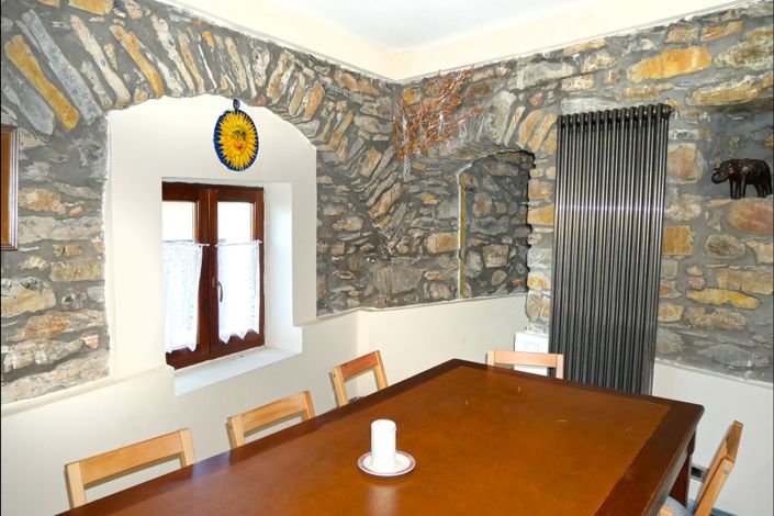 Image No.14-5 Bed Property for sale