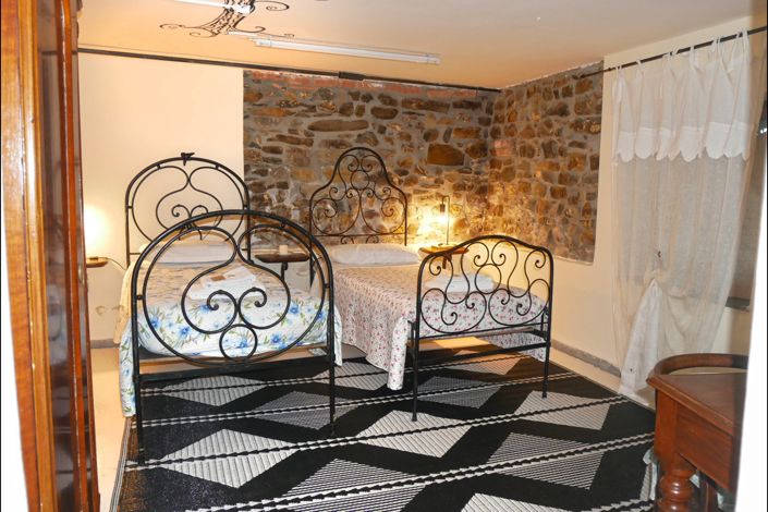 Image No.39-5 Bed Village House for sale
