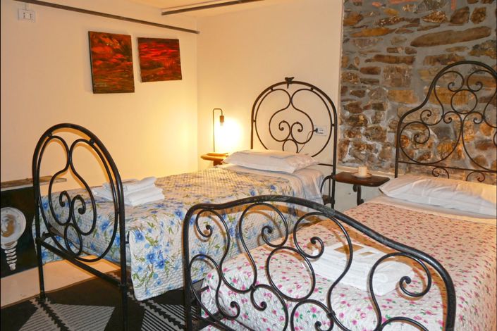 Image No.40-5 Bed Village House for sale