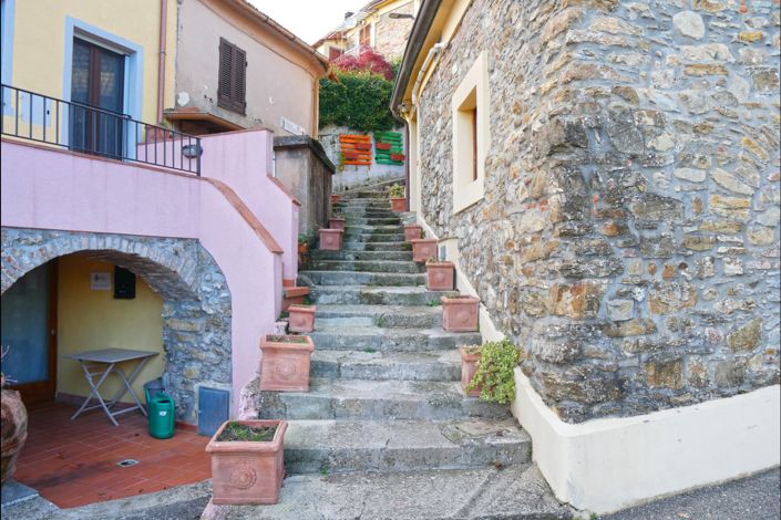 Image No.6-5 Bed Village House for sale