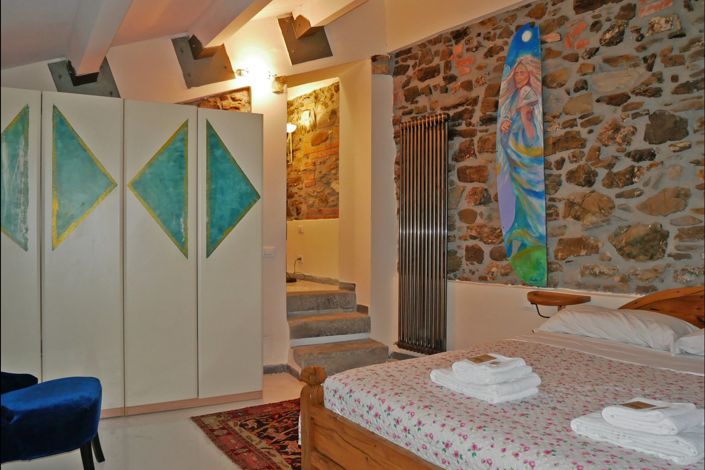 Image No.62-5 Bed Property for sale