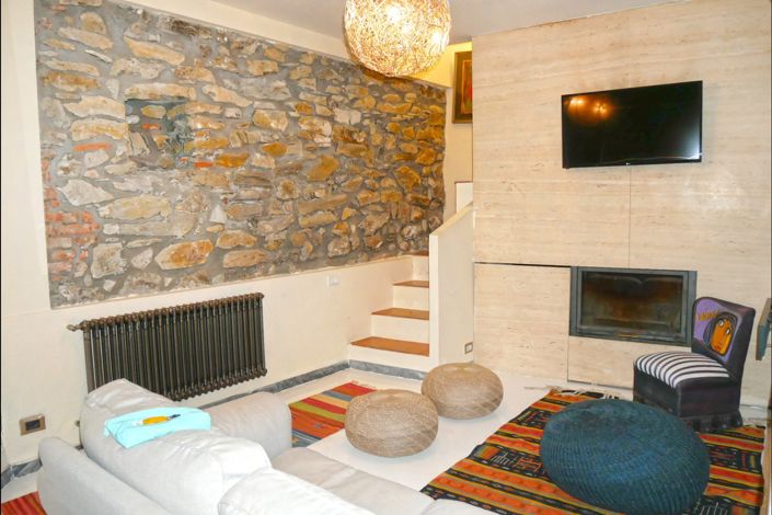 Image No.9-5 Bed Property for sale