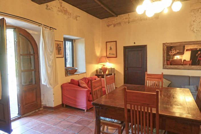 Image No.33-8 Bed Property for sale