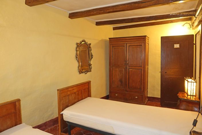 Image No.58-8 Bed Property for sale