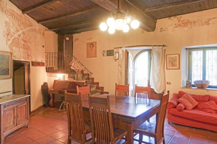 Image No.9-Propriété de 8 chambres à vendre à Comano