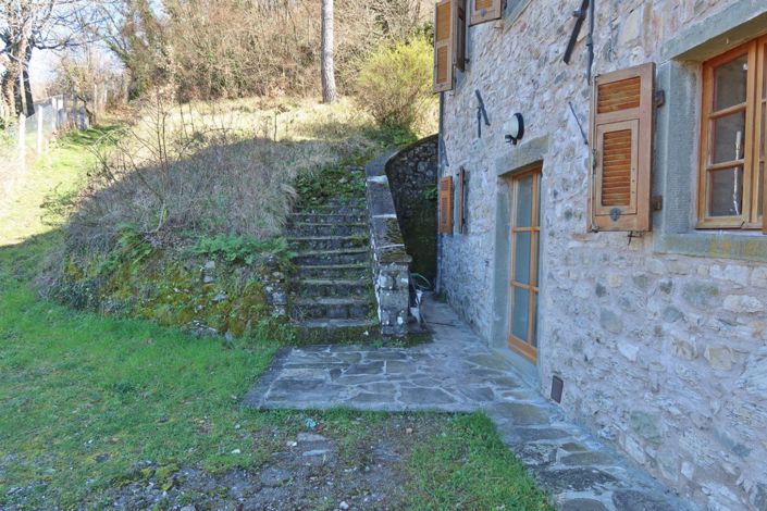 Image No.17-3 Bed Farmhouse for sale