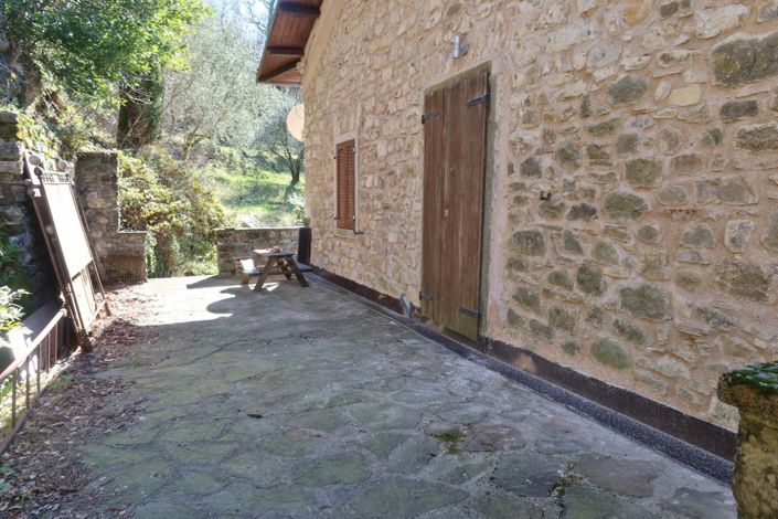 Image No.19-3 Bed Farmhouse for sale