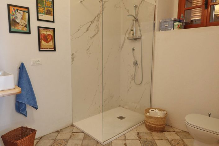 Image No.40-3 Bed Farmhouse for sale