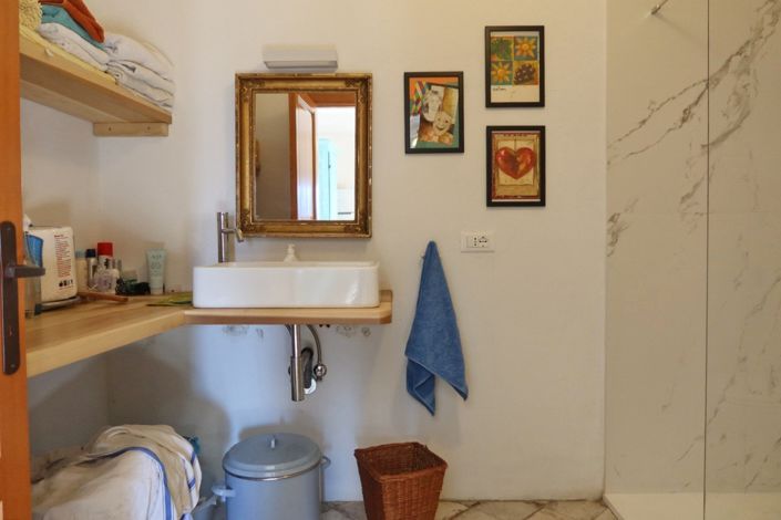 Image No.42-3 Bed Farmhouse for sale