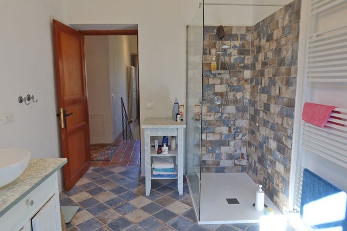 Image No.52-3 Bed Farmhouse for sale