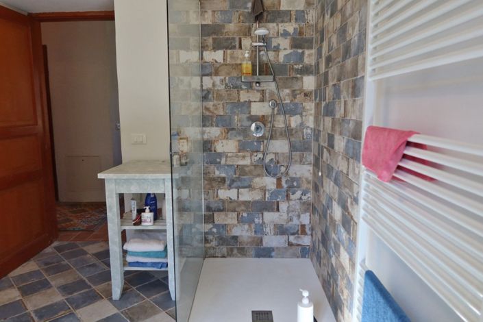 Image No.53-3 Bed Farmhouse for sale