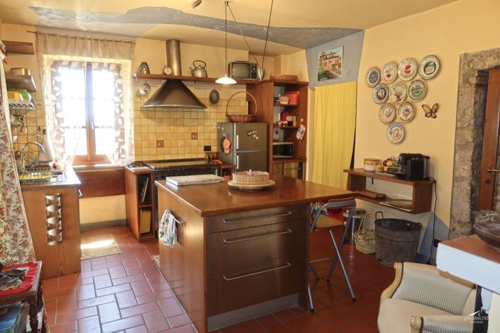 Image No.6-4 Bed Property for sale