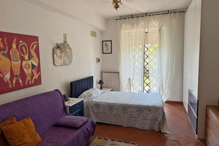 Image No.15-6 Bed Property for sale