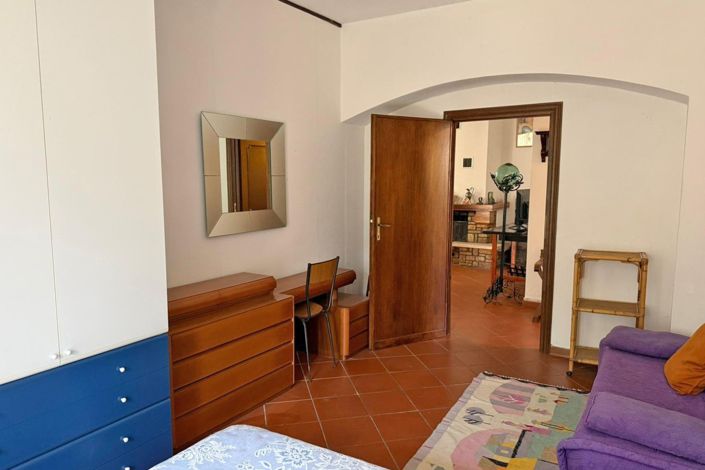 Image No.16-6 Bed Property for sale