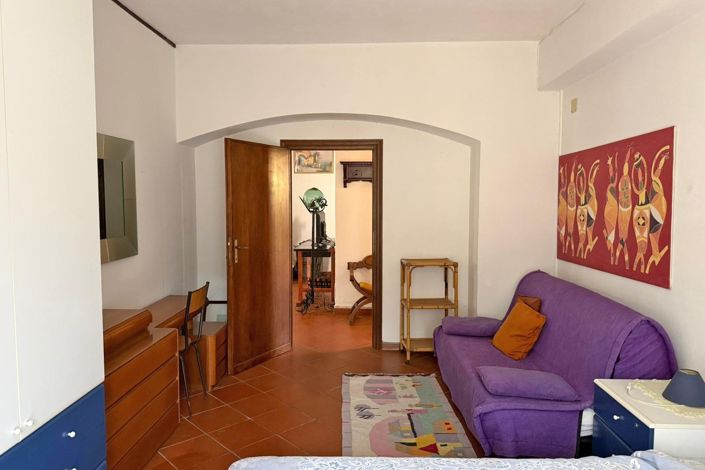 Image No.17-6 Bed Property for sale