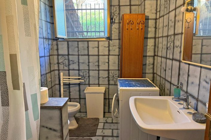 Image No.20-6 Bed Property for sale