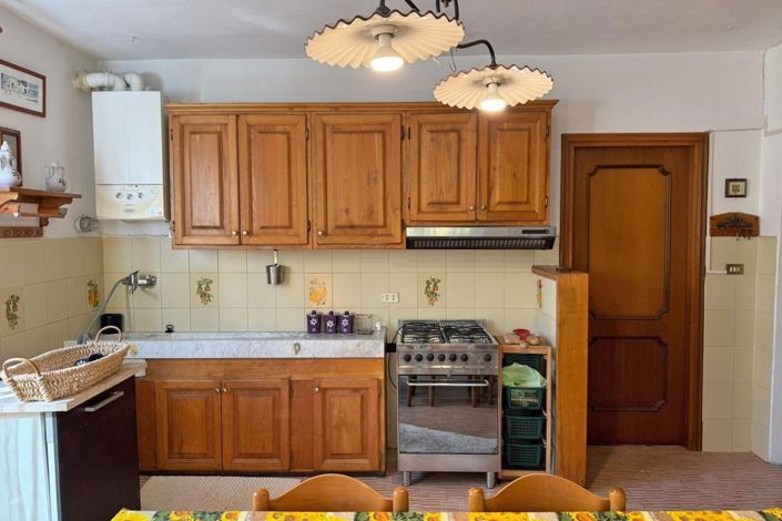 Image No.22-6 Bed Property for sale