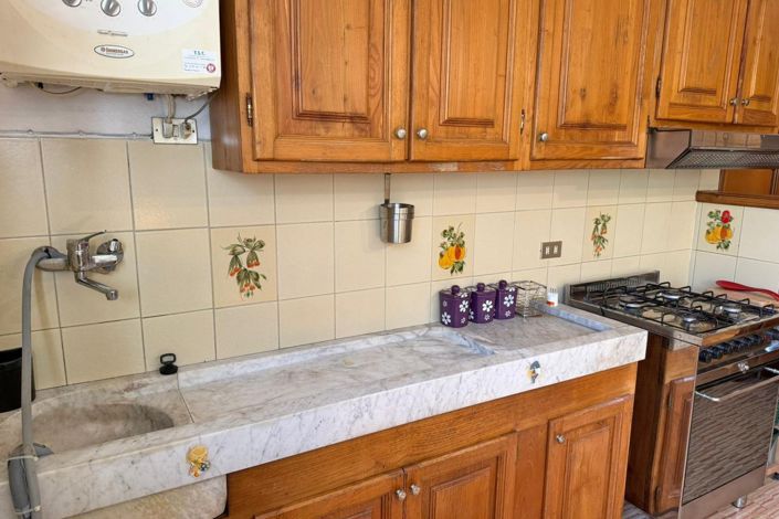 Image No.23-6 Bed Property for sale