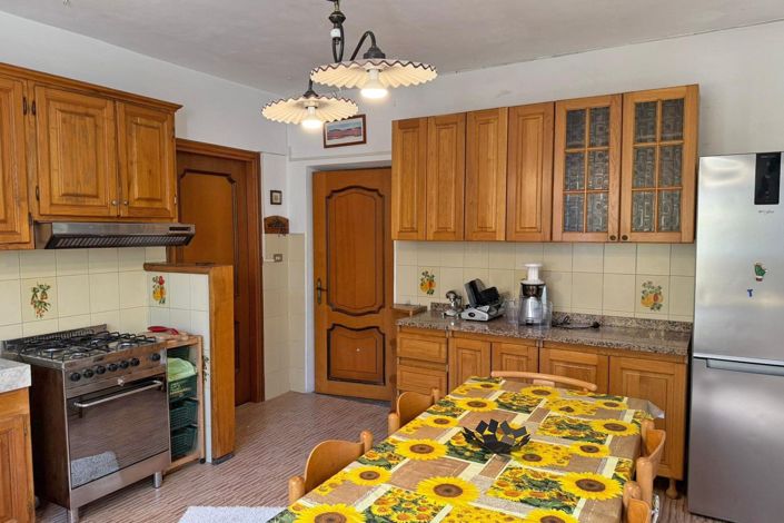 Image No.25-6 Bed Property for sale