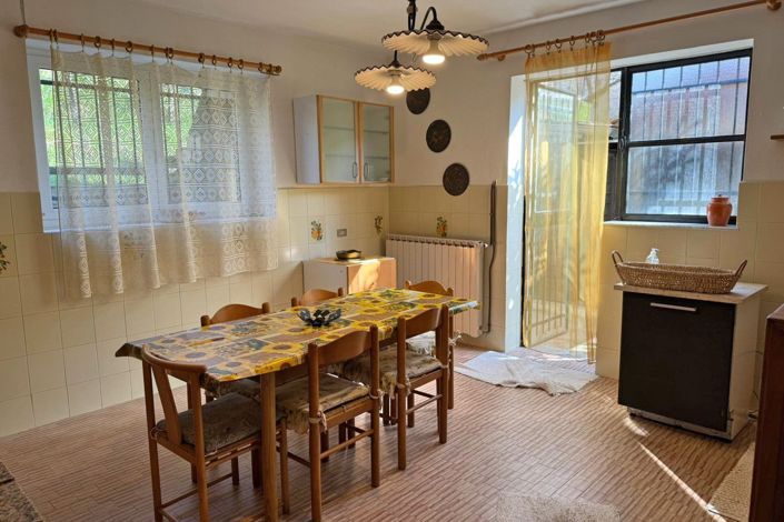 Image No.26-6 Bed Property for sale