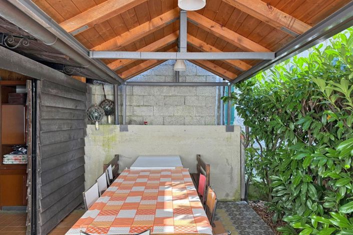 Image No.28-6 Bed Property for sale