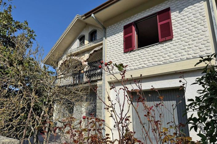 Image No.3-6 Bed Property for sale