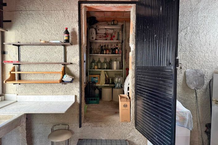 Image No.32-6 Bed Property for sale