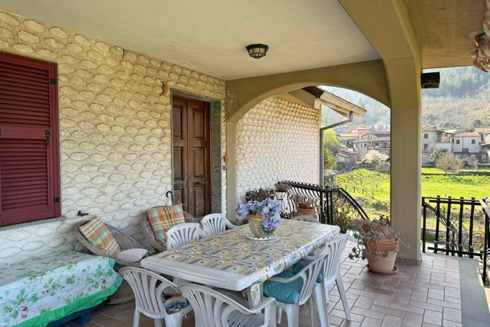 Image No.42-6 Bed Property for sale