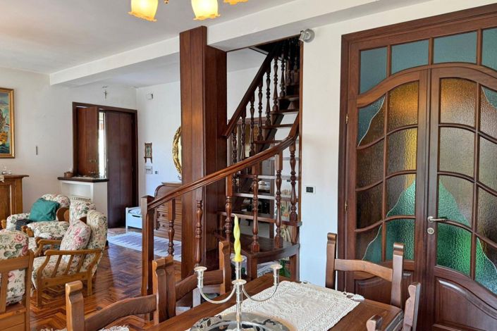 Image No.43-6 Bed Property for sale