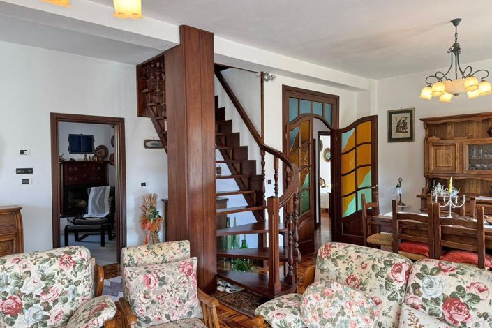 Image No.44-6 Bed Property for sale