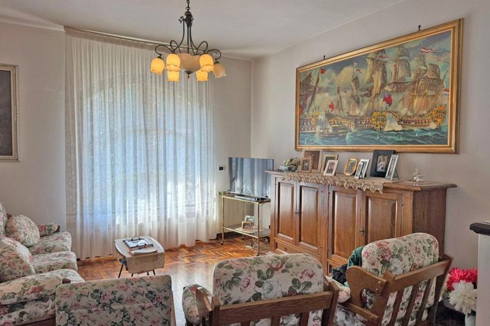 Image No.49-6 Bed Property for sale