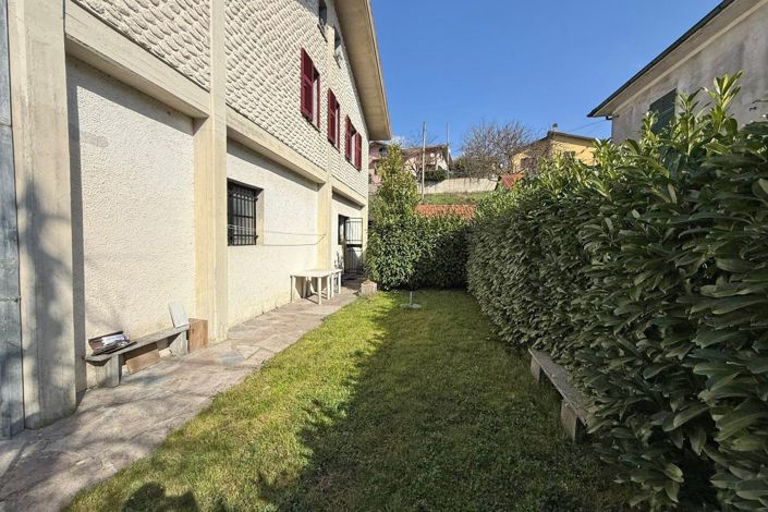 Image No.5-6 Bed Property for sale