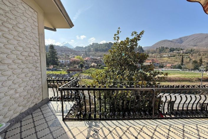 Image No.50-6 Bed Property for sale