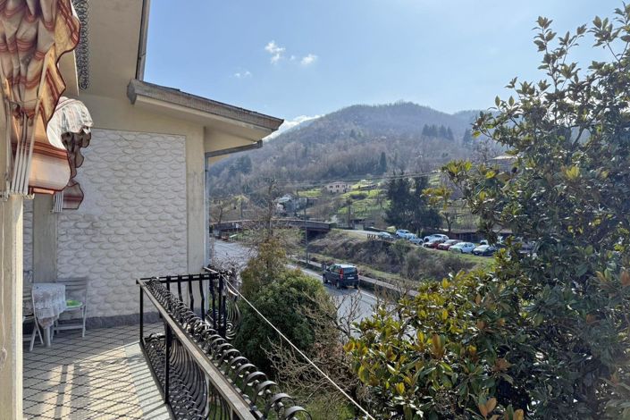 Image No.51-6 Bed Property for sale