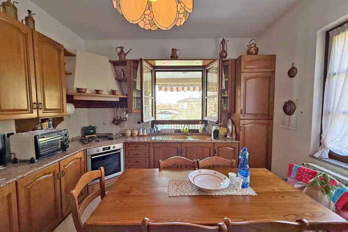 Image No.52-6 Bed Property for sale