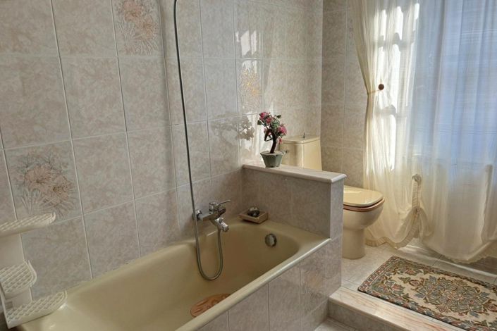 Image No.57-6 Bed Property for sale