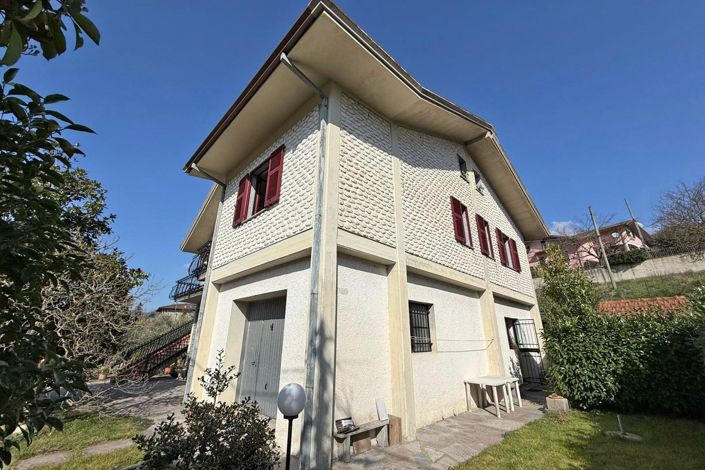 Image No.6-6 Bed Property for sale