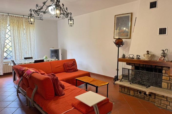 Image No.8-6 Bed Property for sale