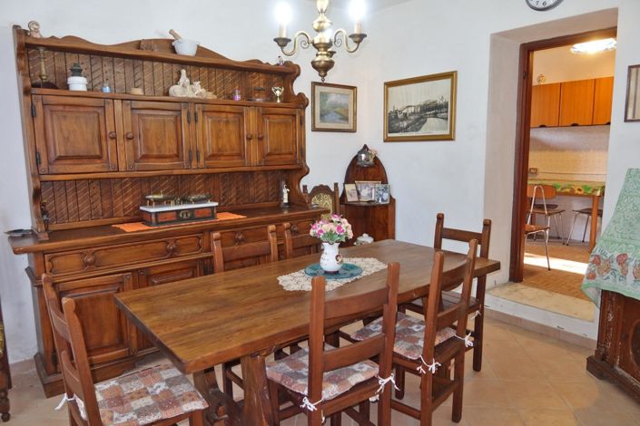 Image No.12-2 Bed Property for sale